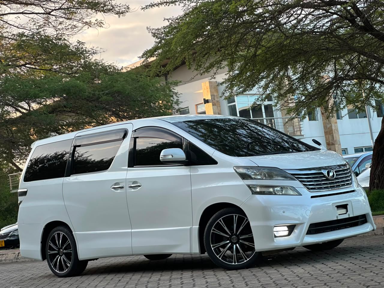 TOYOTA VELLFIRE
